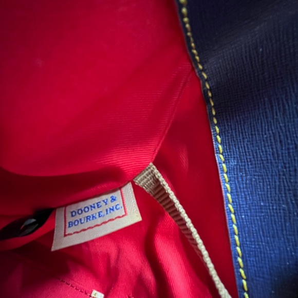 Beautiful Navy Downey and Bourke shoulder bag - Picture 7 of 7